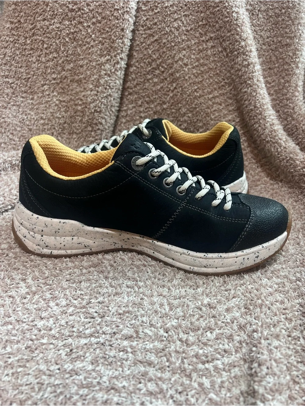 NWOT‎ Women's Taos Shasta Black Nubuck Waterproof Hiking Sneakers SIZE 8.5